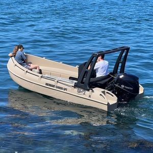 Whaly 380 Club Safety Boat - Console Remote Control