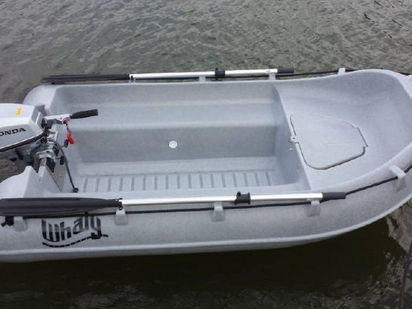 WHALY 270 Boat
